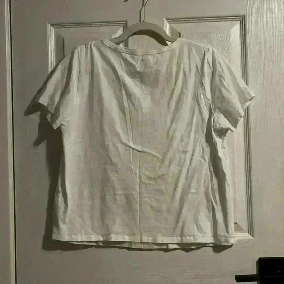 Old Navy everywear white vneck tshirt - Picture 3 of 5